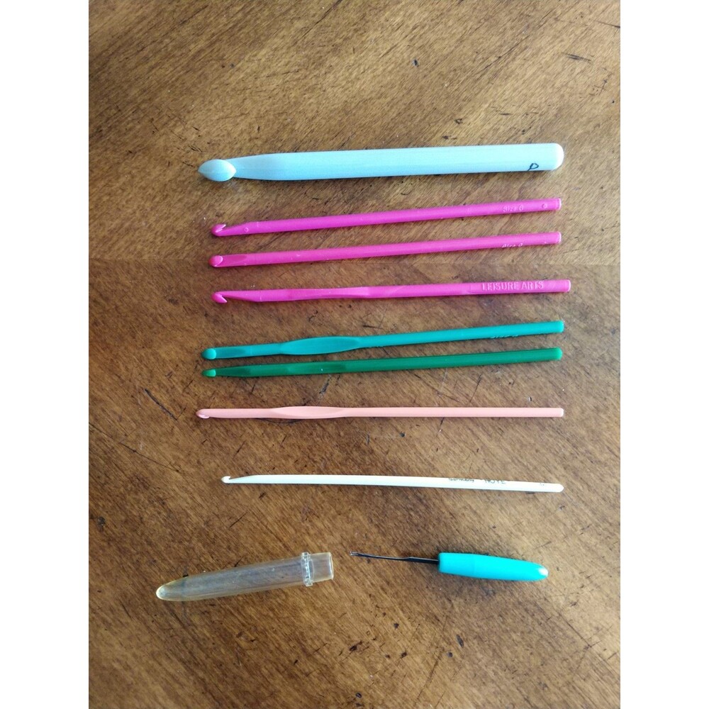 Mixed Lot 8x Crochet Hooks Vintage Plastic + Snag Repair Tool Knit Picker Oxmoor